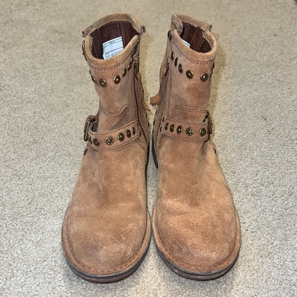 UGG Chestnut Fabrizia Studs Boot, Size 7 - Picture 3 of 12